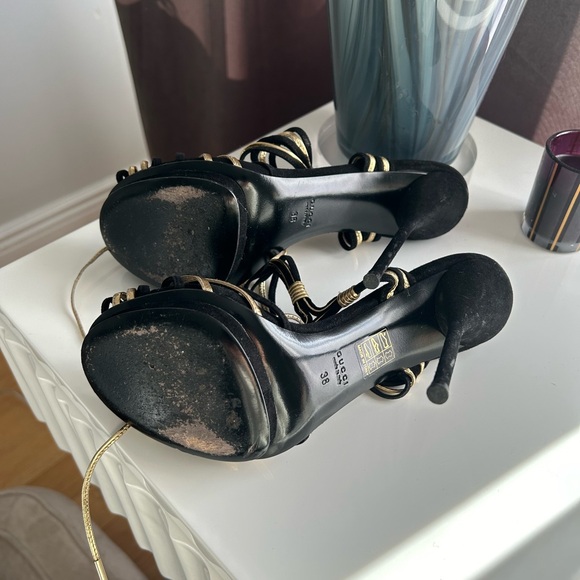 Gucci Ankle-Tie Strappy Sandals in Black/Gold Size 38 - Picture 5 of 6